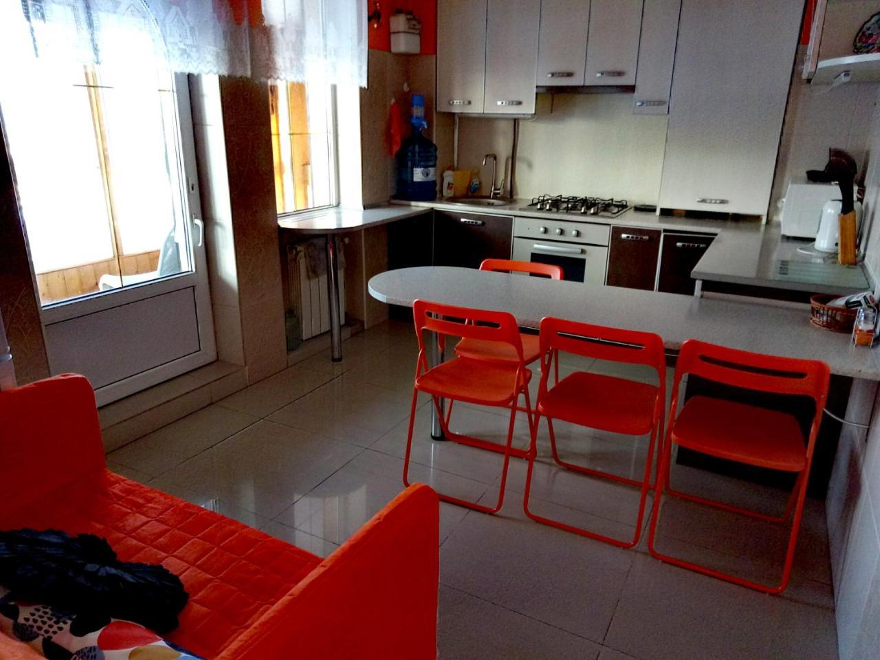 Apart Club Kosmo Appartement Tsjernivsi Buitenkant foto