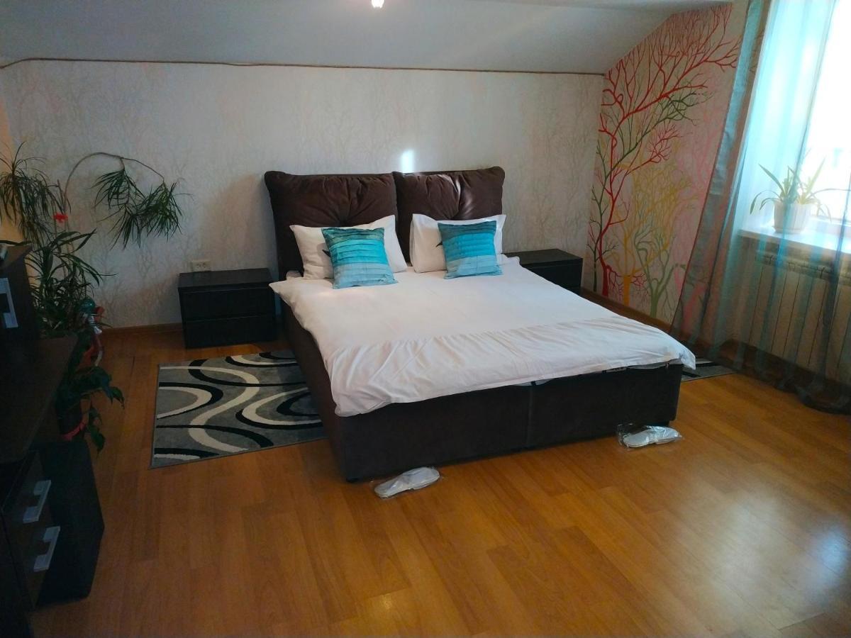 Apart Club Kosmo Appartement Tsjernivsi Buitenkant foto